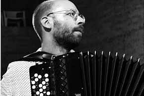 Photo d'un accordéoniste 