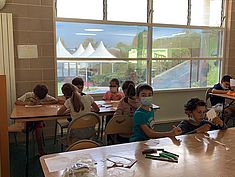 Enfants en atelier - Agrandir l'image (fenêtre modale)