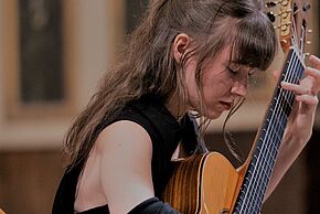 Photo d'une guitariste pour Les Matins des musiciens