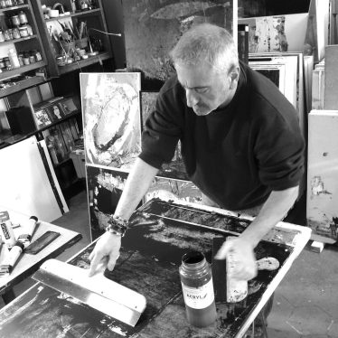 Pascal Bost dans son atelier