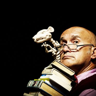 Titus dans son spectacle "Les dangers de la lecture", le 11 février aux 26 Couleurs.© Virginie MEIGNÉ